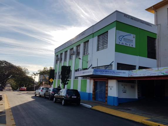 Para se inscrever o(a) candidato(a) deve ser portador(a) de certificado de conclusão do Ensino Médio.