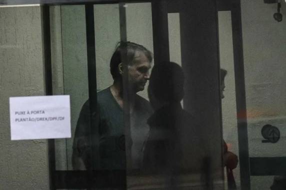 Ex-presidente recebia R$ 42 mil por mês da sigla