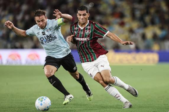 Tricolor gaúcho foi superado pelos cariocas, que marcaram com Nonato e Lucho Acosta. Carlos Vinícius descontou