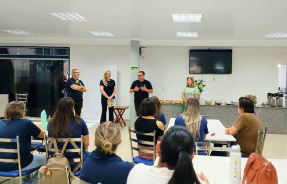 Formações e acolhimento marcam preparação da equipe para o início do ano letivo na Apae de Três de Maio