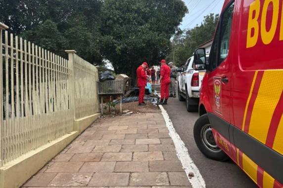 Câmeras de segurança flagraram ocupantes de uma Saveiro efetuando os disparos