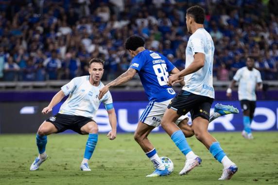 Tricolor, mais uma vez, mostra pouco futebol, leva 2 a 0 e volta de Minas um ponto acima da zona do rebaixamento
