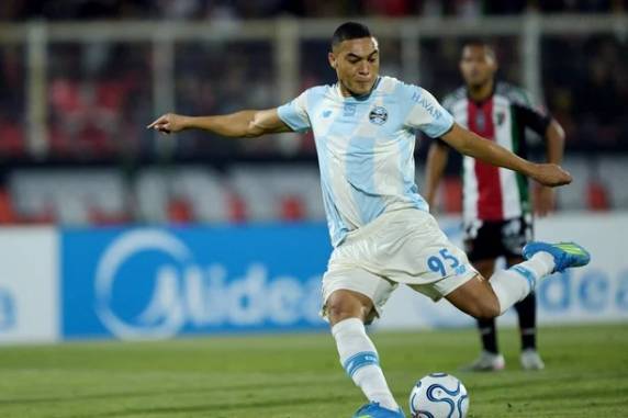 Atacante desperdiçou três cobranças de pênalti, teve gol anulado e viu o Tricolor ficar no 0 a 0 com time chileno