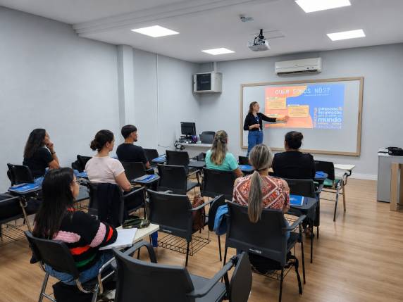 Formação profissional gratuita busca ampliar oportunidades no mercado de trabalho e preparar alunos para atuação em diversas áreas da gestão empresarial