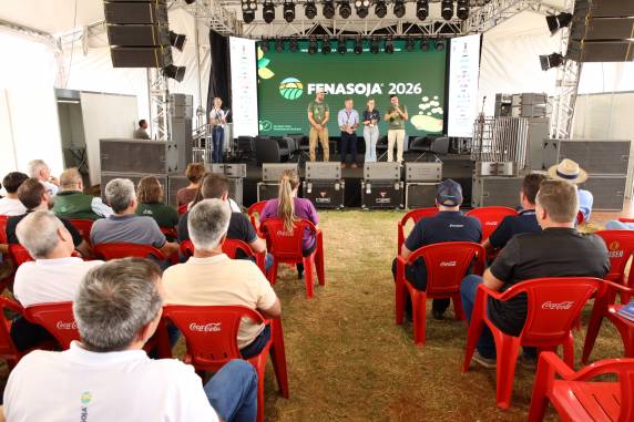 Seminário Regional de Solos reuniu especialistas, produtores e estudantes na Fenasoja 2026 para debater conservação, manejo sustentável e soluções para superar barreiras produtivas no campo
