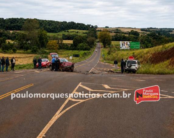 Acidente mobilizou Bombeiros, Samu e ambulância municipal na manhã deste domingo (10)