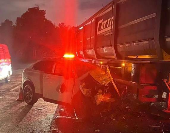 Colisão envolvendo Honda HR-V e carreta deixou ainda um bebê ferido; trânsito ficou lento no trecho durante o atendimento da ocorrência