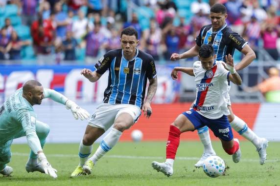 Em Salvador, Tricolor saiu na frente com o zagueiro Viery, mas sofreu o gol da igualdade aos 27 do segundo tempo