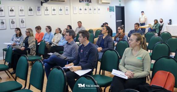 Encontro promovido pelo Governo Municipal esclareceu dúvidas sobre processos licitatórios e incentivou a participação de empresas locais nas contratações públicas