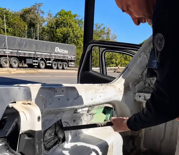 Droga estava escondida em compartimentos ocultos de uma Fiat Toro; criança de 3 anos foi acolhida pelo Conselho Tutelar