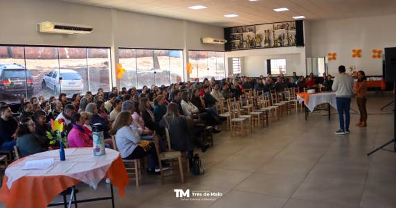 Programação promovida pela Secretaria de Saúde abordou saúde ocupacional, uso correto de EPIs e homenageou profissionais da enfermagem pelo trabalho prestado à comunidade